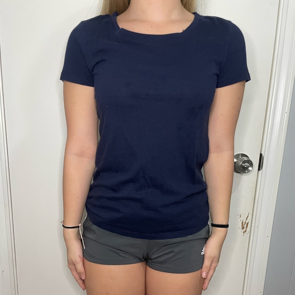 2 short sleeve tees